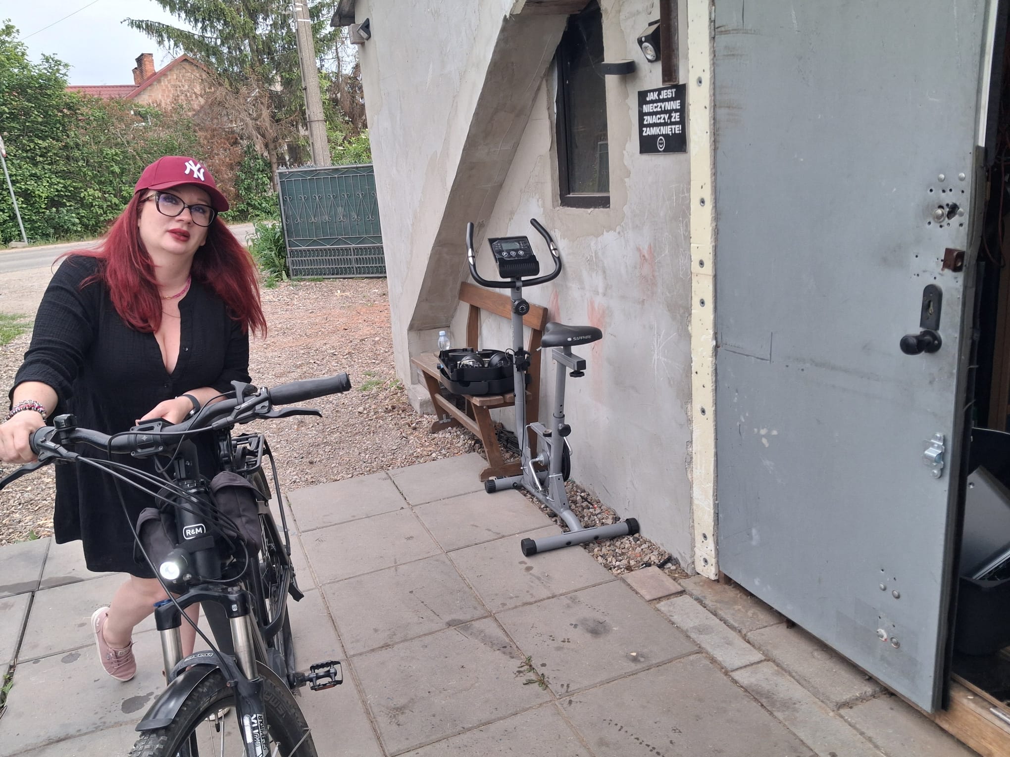 Magda z rowerem R&M – serwis e-bike Józefosław